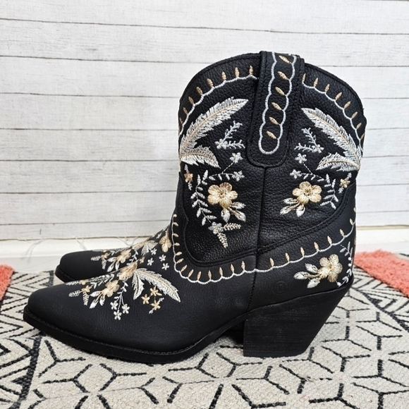 DINGO PRIMROSE LEATHER BOOTIE, SZ 9.5 - Picture 4 of 16